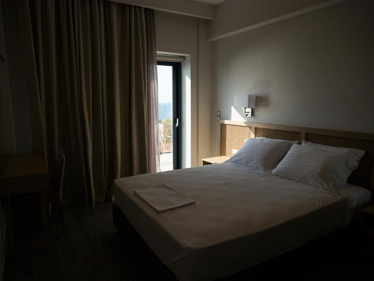 Elegant Beach Hotel Kyparissia Exterior foto