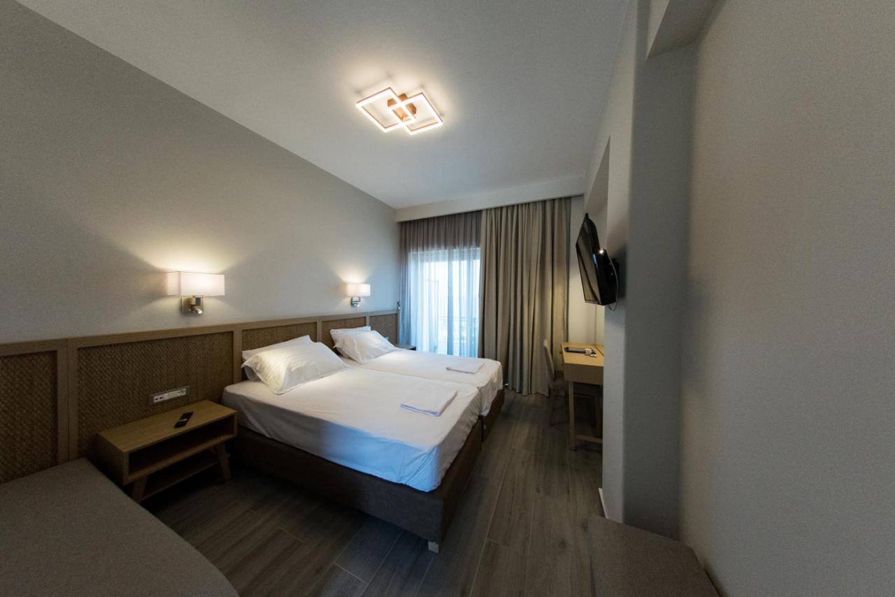 Elegant Beach Hotel Kyparissia Exterior foto